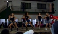 Chicas bailando reggaeton and ax